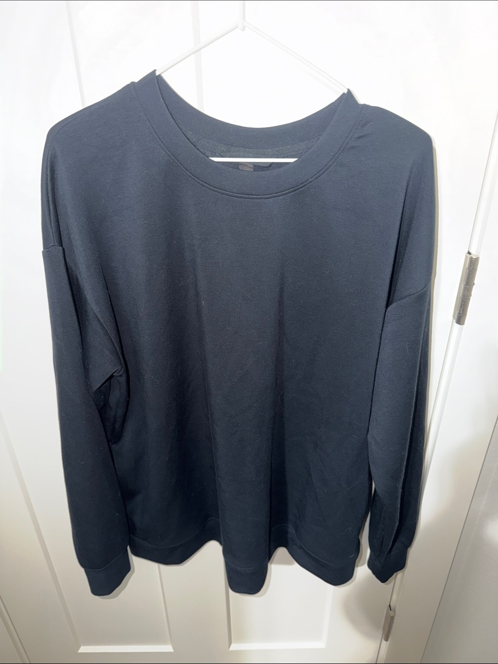 NWOT Mondetta women's Black Crewneck Sweatshirt - Minimal Long Sleeve su1
